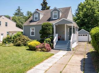 34 Sherman Rd, Farmingdale, NY 11735