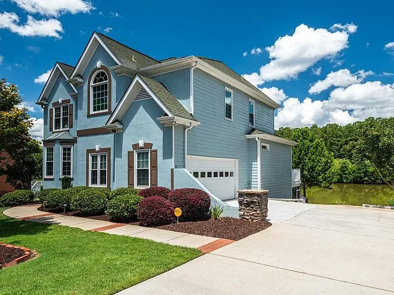 225 Heritage Lake Dr — Photo 3