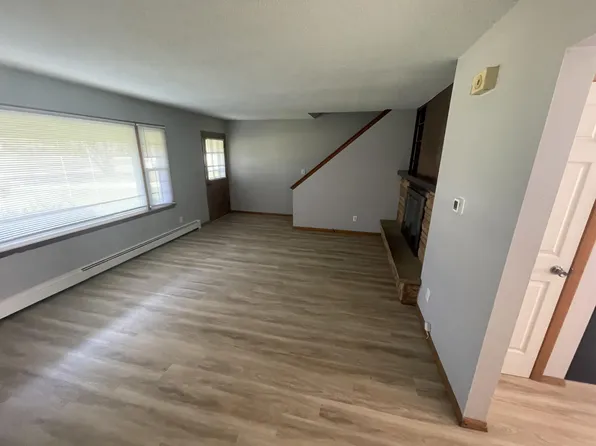 1876 Murphy Woods Rd, Beloit, WI 53511