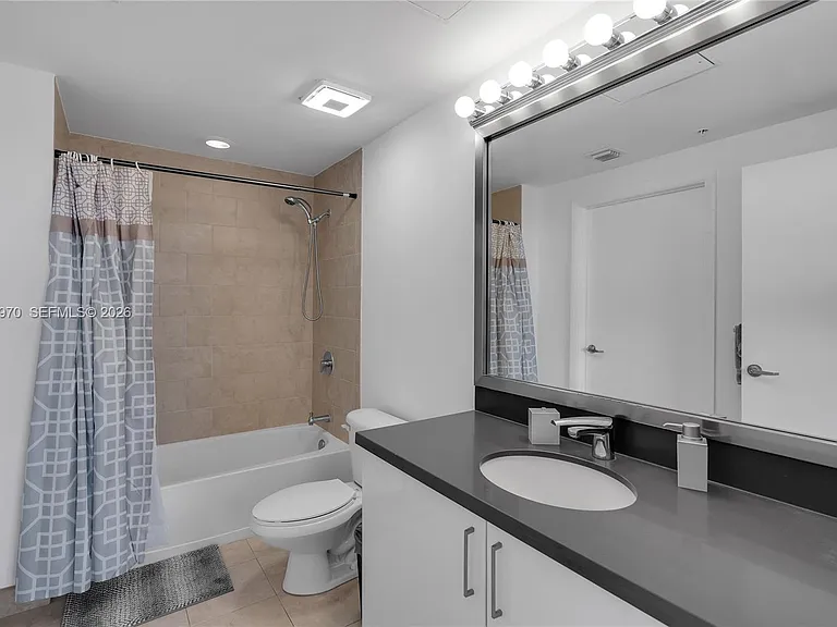 90 SW 3rd St #4403 — Photo 10