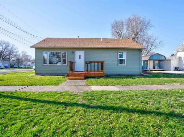 715 E Madison St, Washington, IA 52353