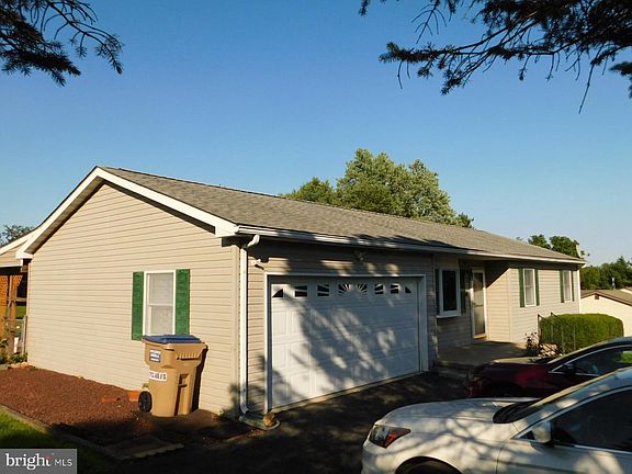 3rd image of 40 Mary Jane Ln