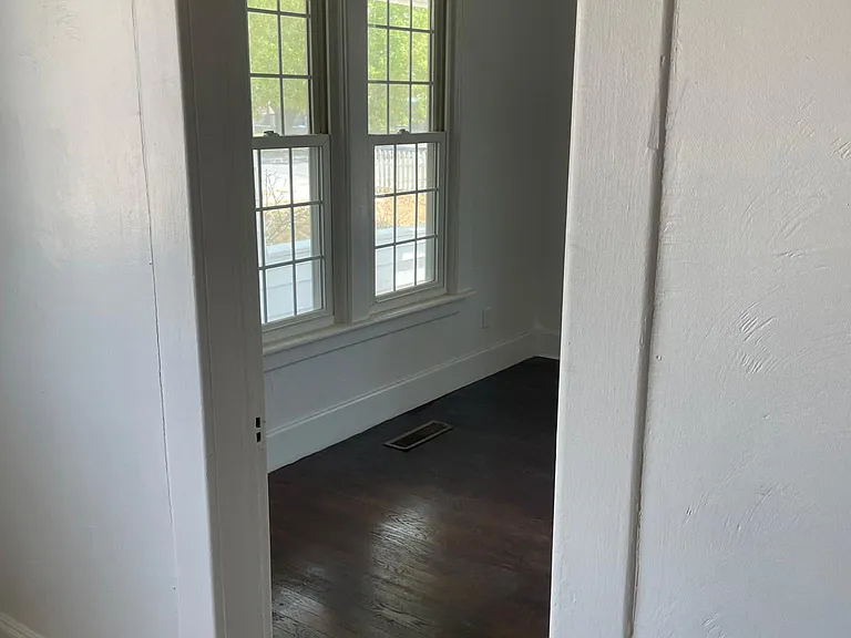 405 W Grand Ave — Photo 7