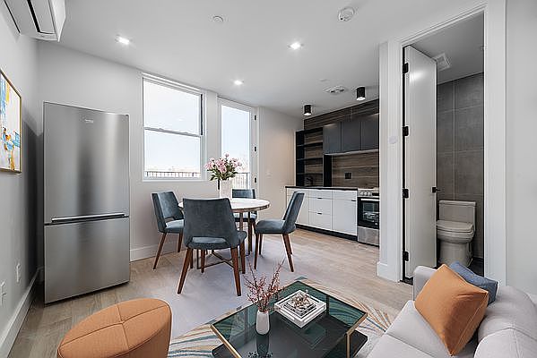 1st image of 727 De Kalb Ave #5G