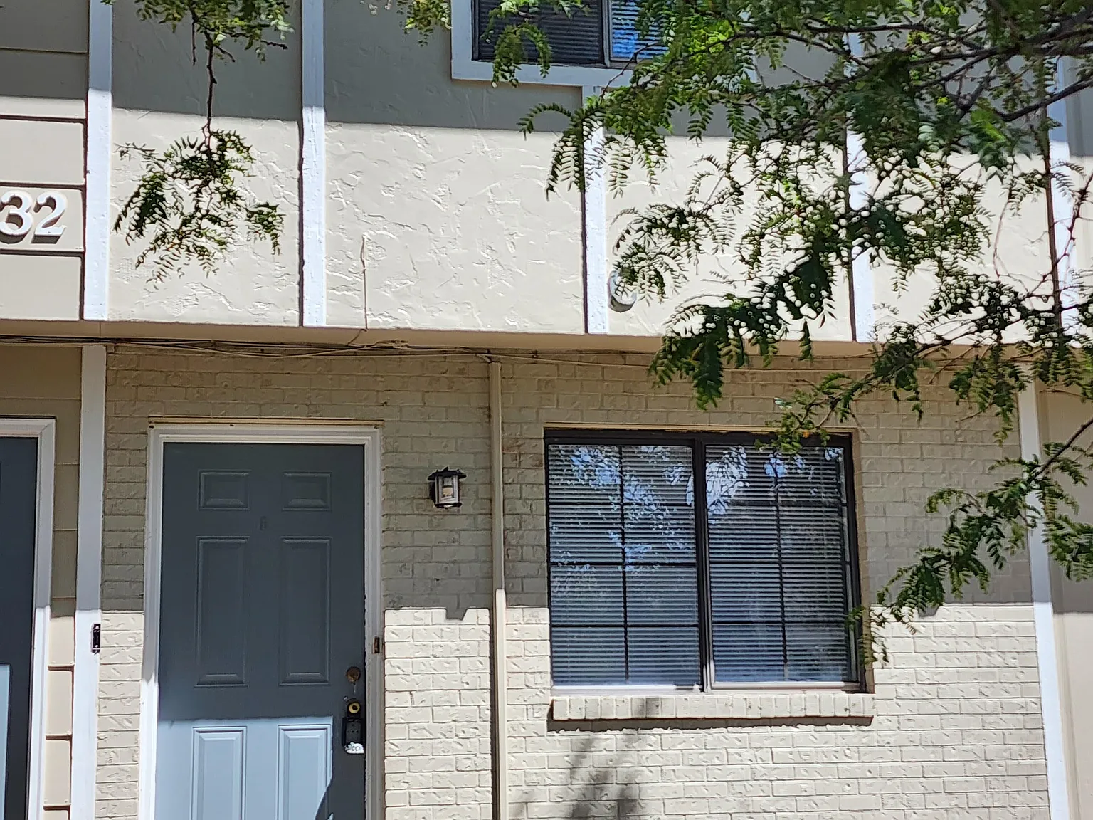 2 bed, 1.5 bath, 987 sqft, $1,200 — Photo 1
