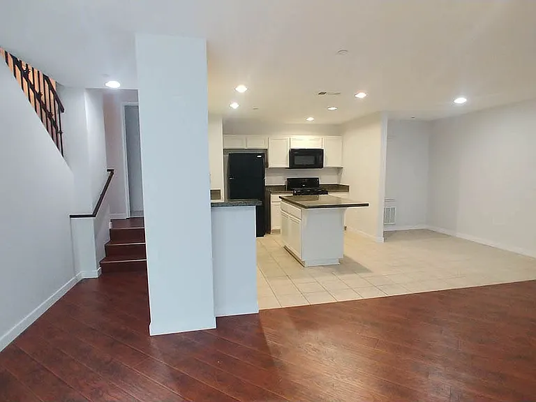 Almeria Townhomes — Photo 84
