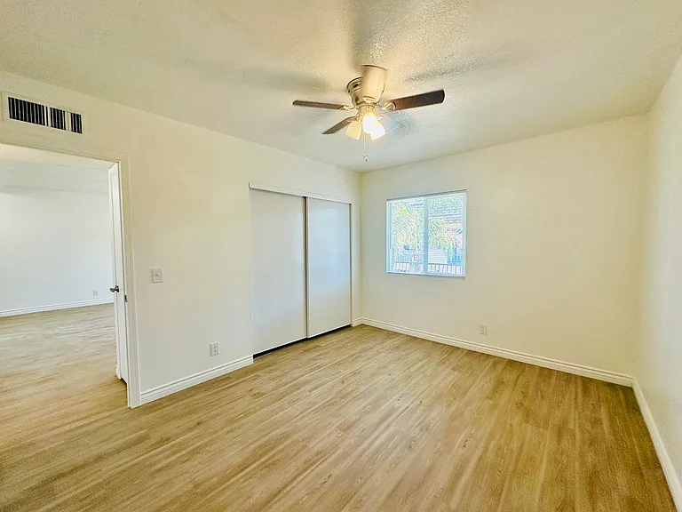 4424 Bellevue Newly Renovated Apartments with All Appliances Included! — Photo 27