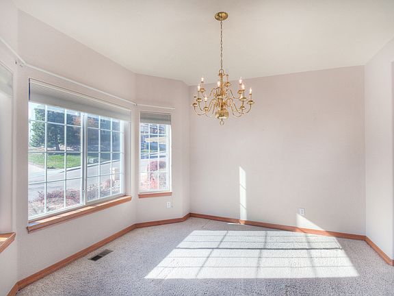 Dinning room w space for a hutch