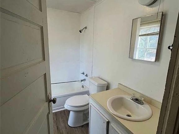 3rd image of 1620 Stanford St