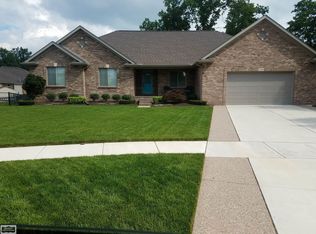 37348 Lone Pine Ct, New Baltimore, MI 48047