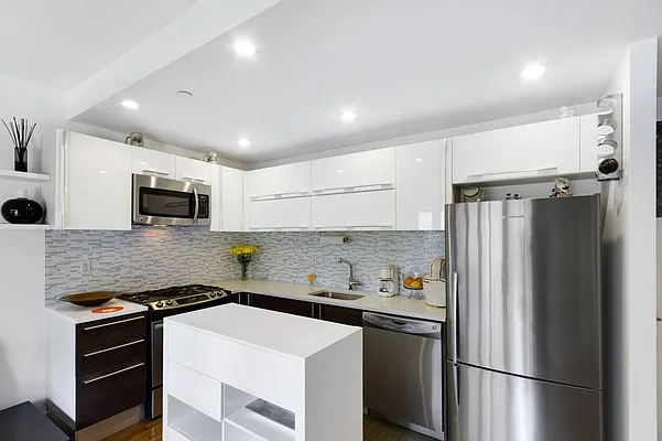 Sold by HomeDax Real Estate | media 2