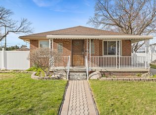 7369 Helen St, Center Line, MI 48015