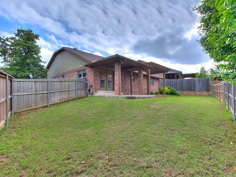 4933 Yellow Woods Way — Photo 10