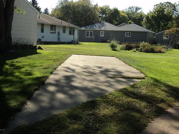 3rd image of 701 Cliff St