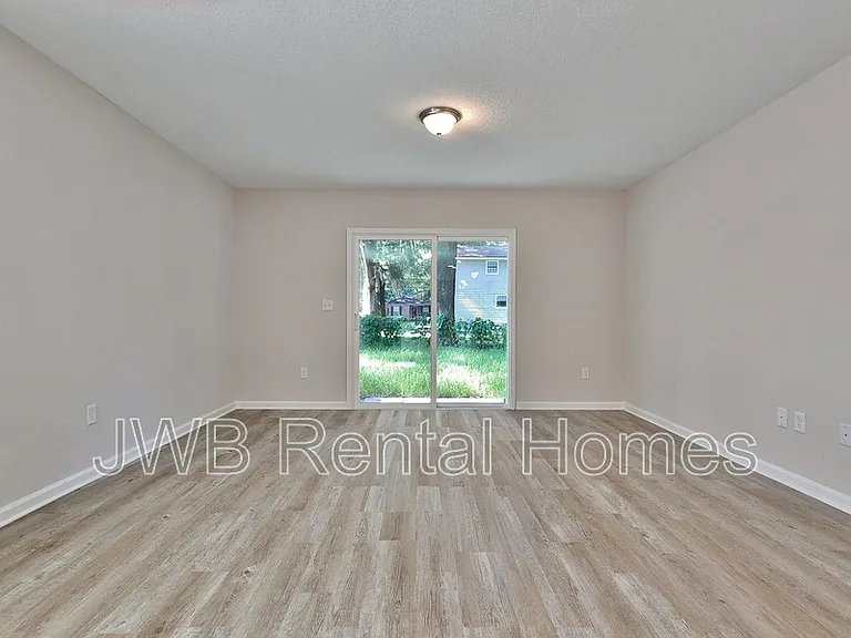 8816 Jasper Ave — Photo 6
