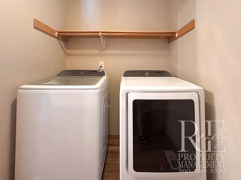 2090 NE Green Glen Ln — Photo 10