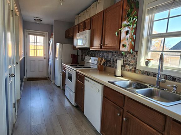 5th image of 204 Lincoln St