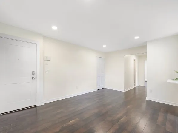 232 Lawton Avenue image 8 of 13