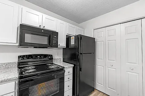 Skyside Landing Apartments — Photo 31