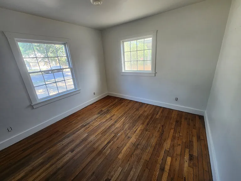 640 Howard St — Photo 11