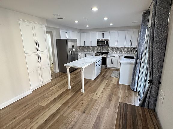 3rd image of 15012 Mustang Ln