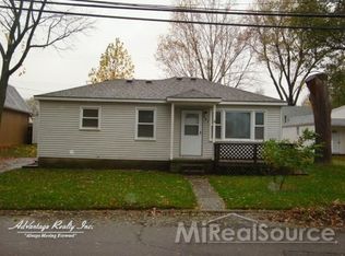 207 Bristol St N, Almont, MI 48003