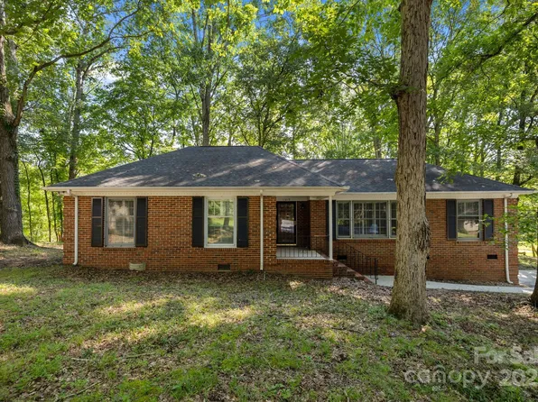 11819 Lansbury Ct, Charlotte, NC 28226