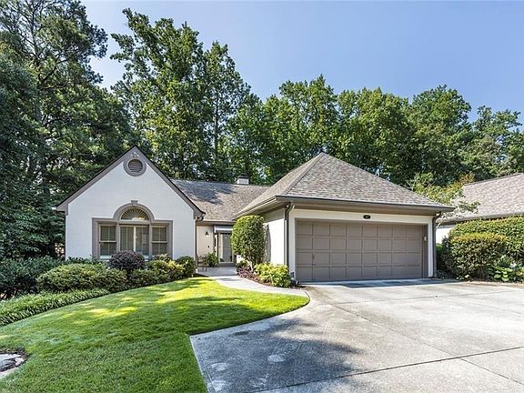 2nd image of 450 Greenlaurel Dr NE