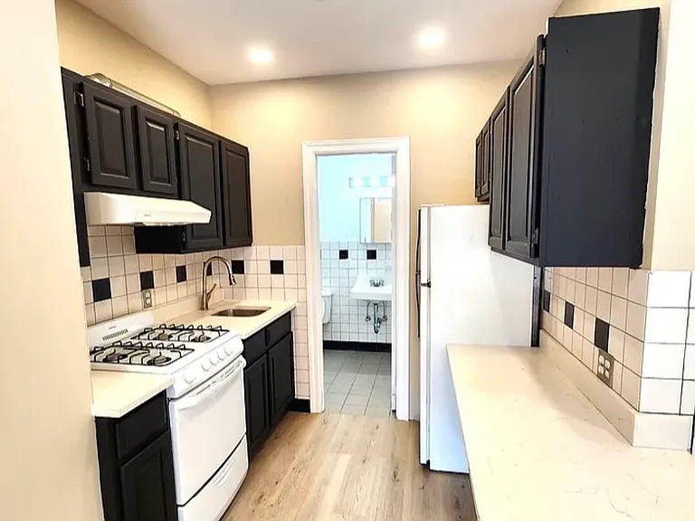 407 W 39th St #W5B — Photo 2