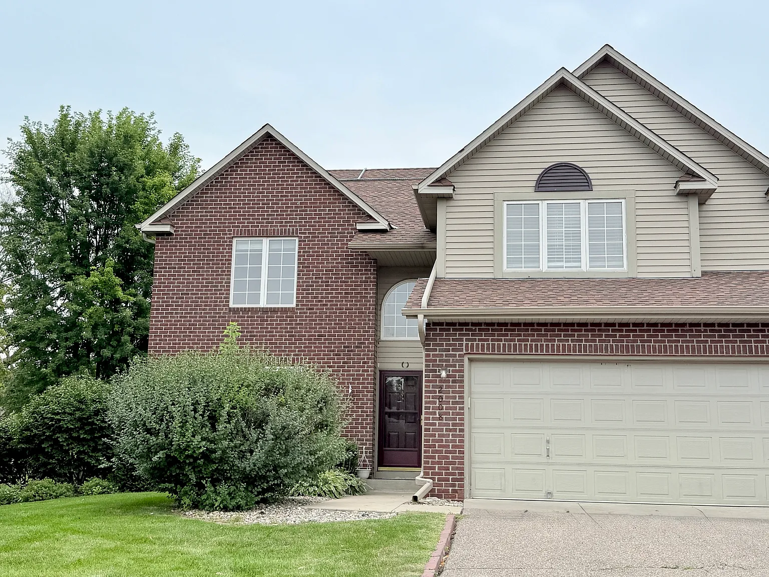 4 bed, 3.5 bath, 4100 sqft, $3,399 — Photo 3