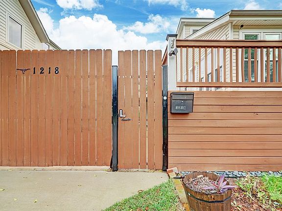 5th image of 1218 Howard Ln