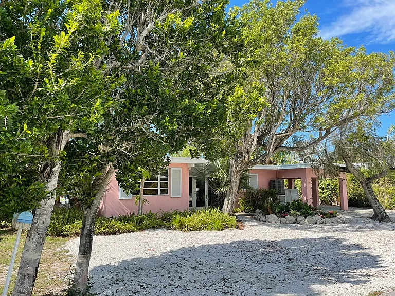 21068 4th Ave — Photo 3