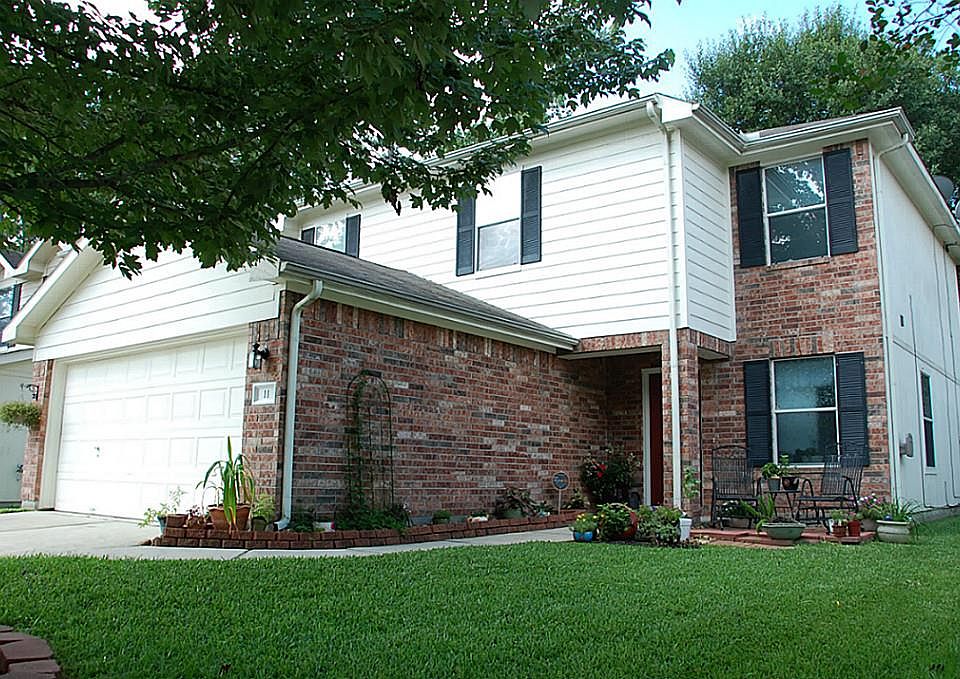 1st image of 11 Thicket Grove Pl
