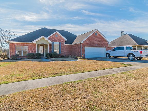 4th image of 838 Belle Dr