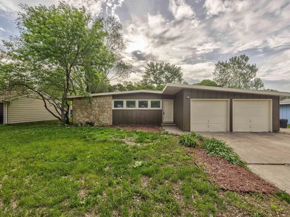 3328 SW James St, Topeka, KS 66614