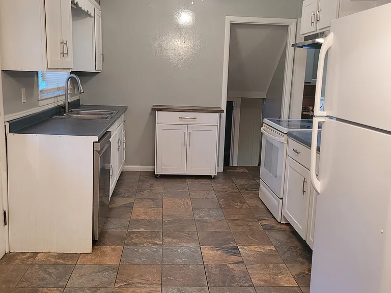 111 Mayor Ave — Photo 8