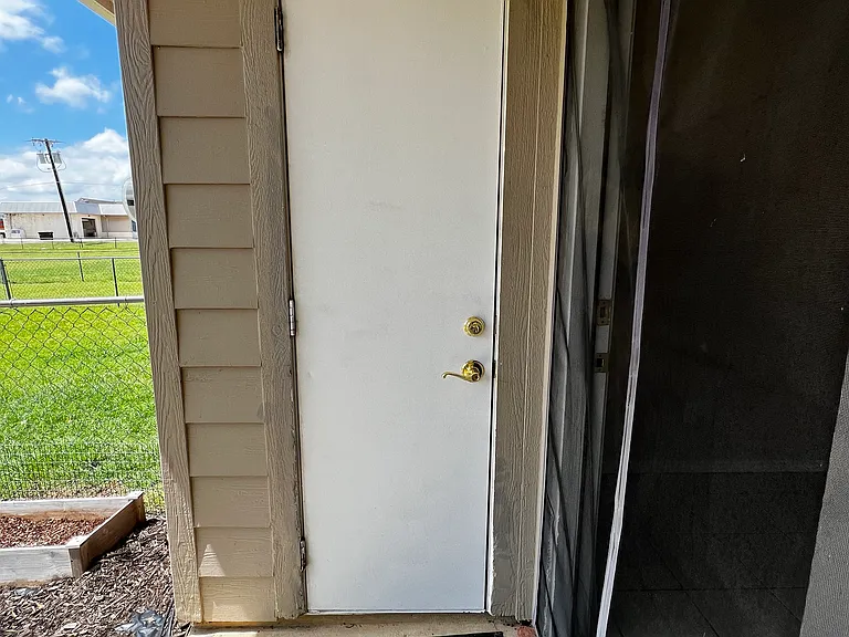807 W Lamar St #A — Photo 18