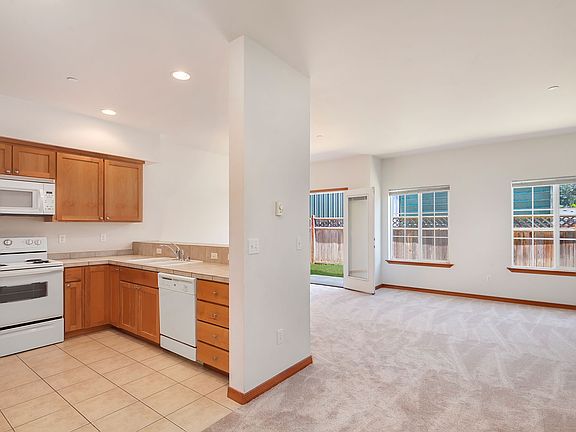 2nd image of 1316 Beach Ave Unit F