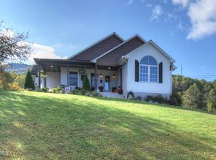121 Valley View Ct, Hampton, TN 37658