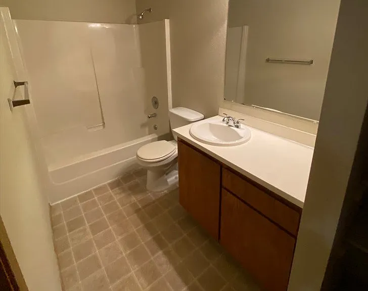 ALLEN CREEK APARTMENTS — Photo 16