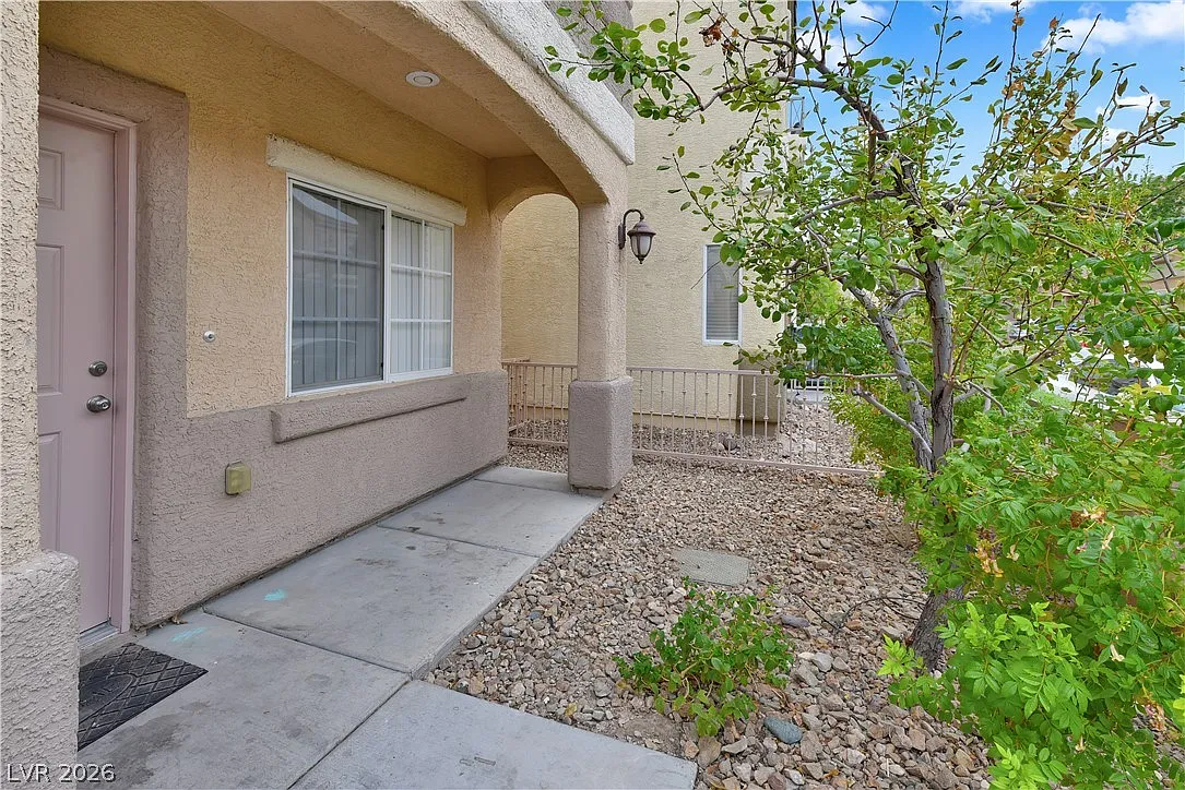 3 bed, 2.5 bath, 1437 sqft, $1,850 — Photo 3