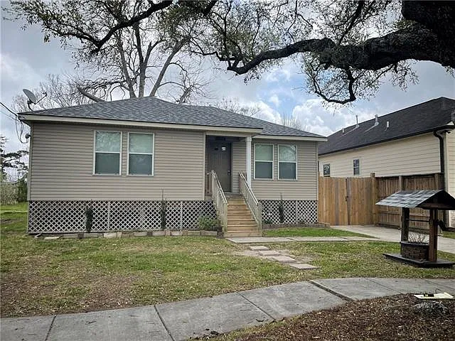 3 bed, 1.0 bath, 1004 sqft, $1,600 — Photo 2