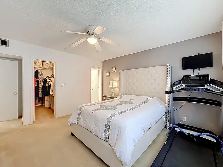 2121 NE 68th St #109 — Photo 36