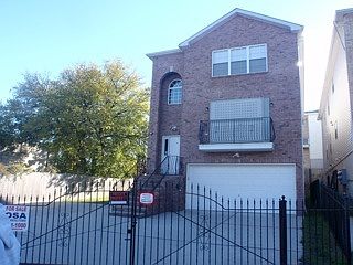 2nd image of 16 Seabury Ct #3