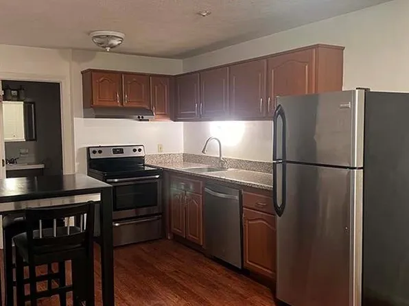 1190 Charles St APT 36, North Providence, RI 02904