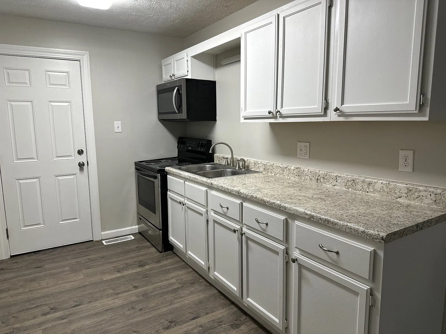 2 bed, 842 sqft, $1,150 — Photo 4