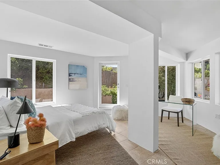 431 Nyes Pl — Photo 18