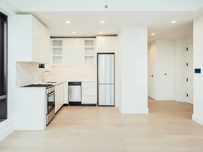 635 4th Ave #1102 — Photo 1
