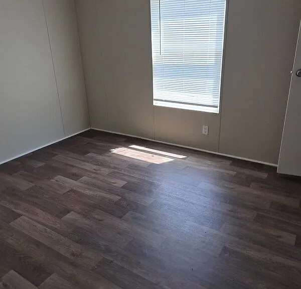 185 Lakeside Ln — Photo 4
