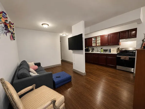 964 Myrtle Avenue image 1 of 7